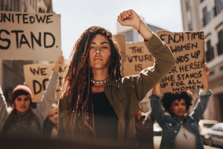 Des femmes manifestent