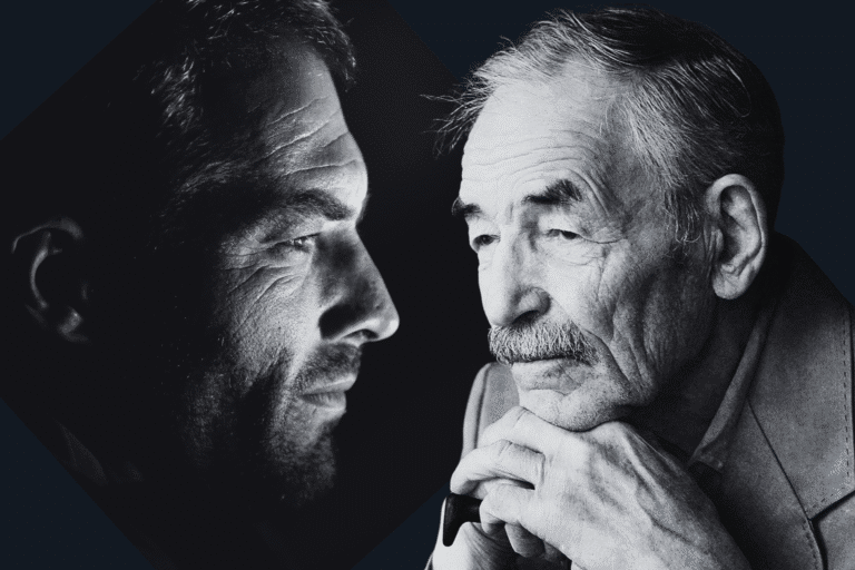 Deux hommes, un plus agé que l'autre