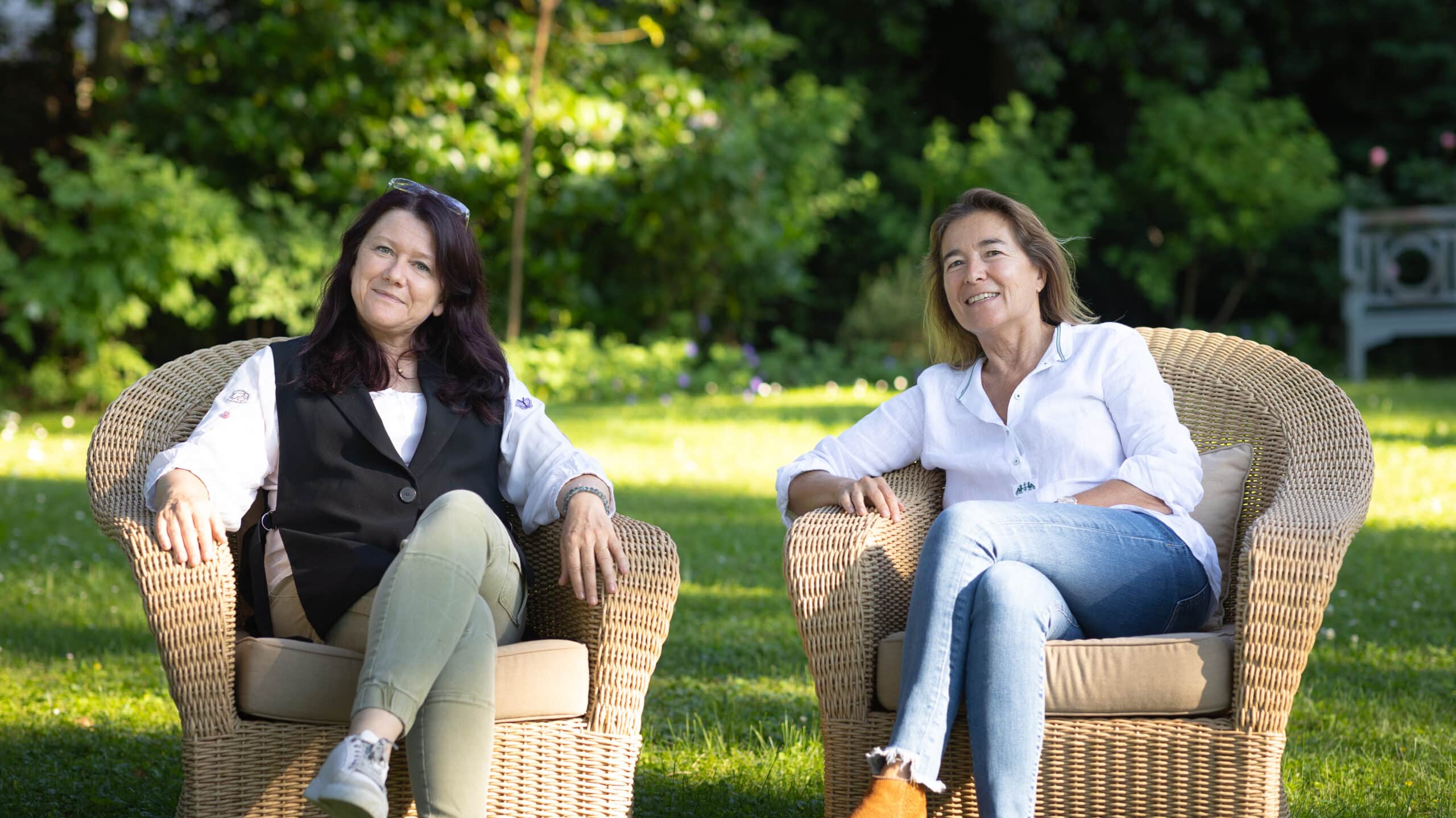 L'auteur Malédicte (à gauche) avec l'éditrice Valérie Gans (à droite)