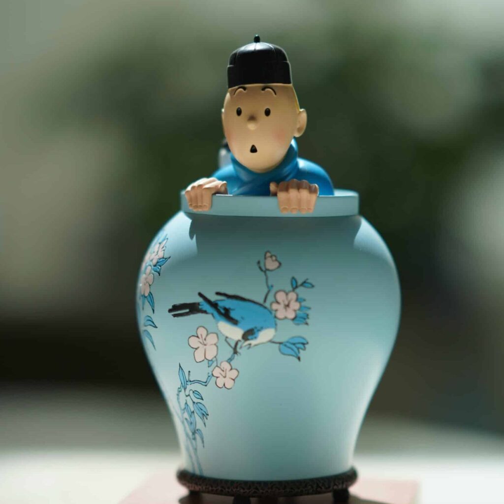 Tintin dans un vase bleu