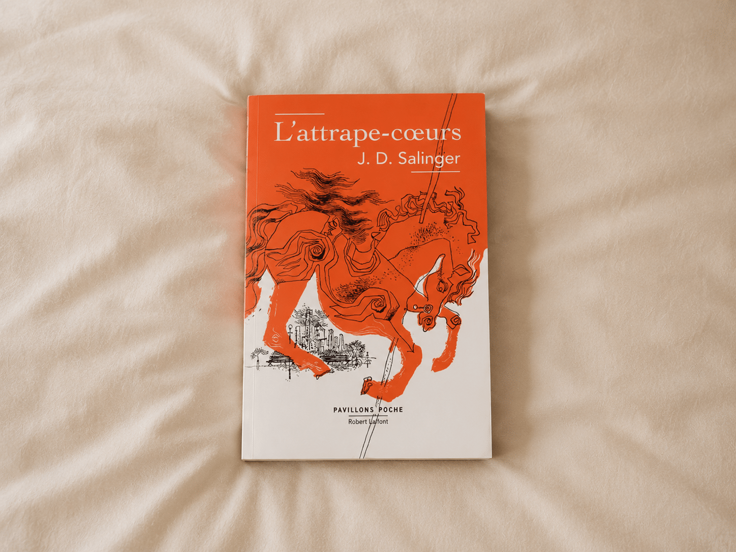 Un gros plan du livre "L'Attrape-Rêves" de Salinger