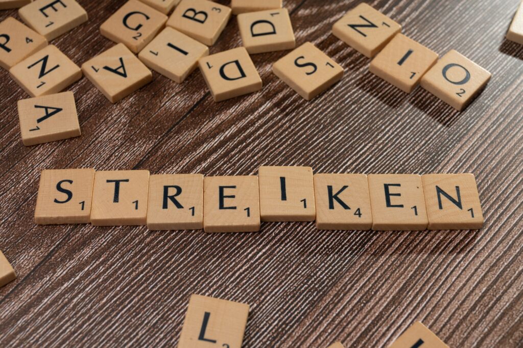 Un mot fait avec un jeu de scrabble.