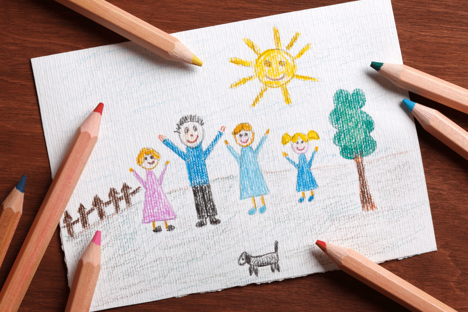 Un dessin d'un enfant d'une famille